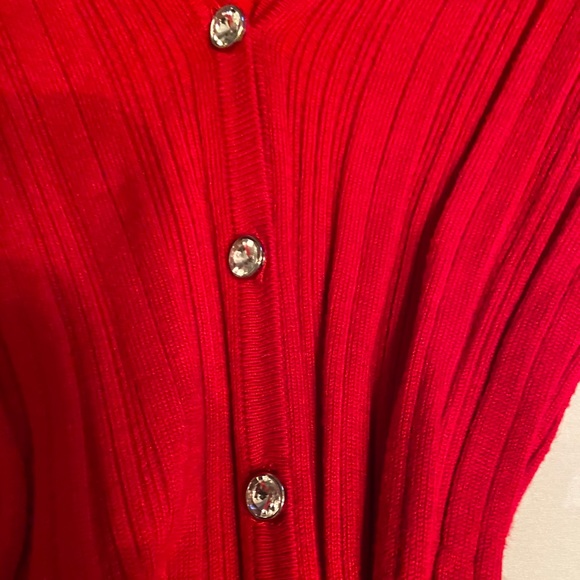 G BY GUESS RED SWEATER. - Picture 2 of 13